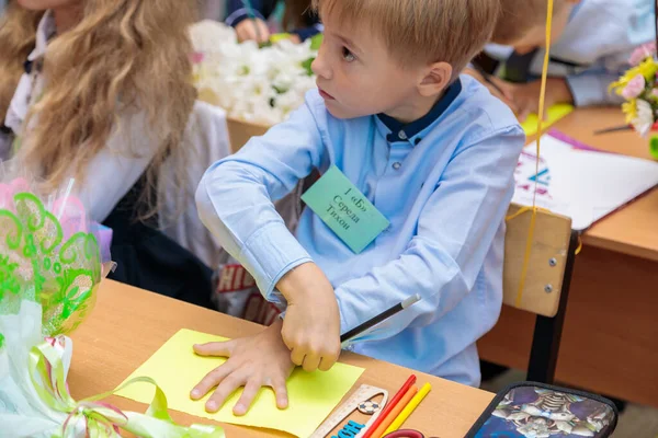 Перший Клас Веде Олівець Аркуші Паперу Школа День Знань Москва — стокове фото
