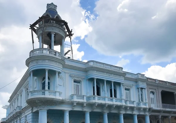 Palacio Ferrer, Cienfuegos, Küba. Kapatın. Bulutlu hava