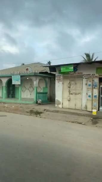 Zanzibar, Tanzania - 7 januari 2021: Video av Zanzibar landsbygden från en buss — Stockvideo