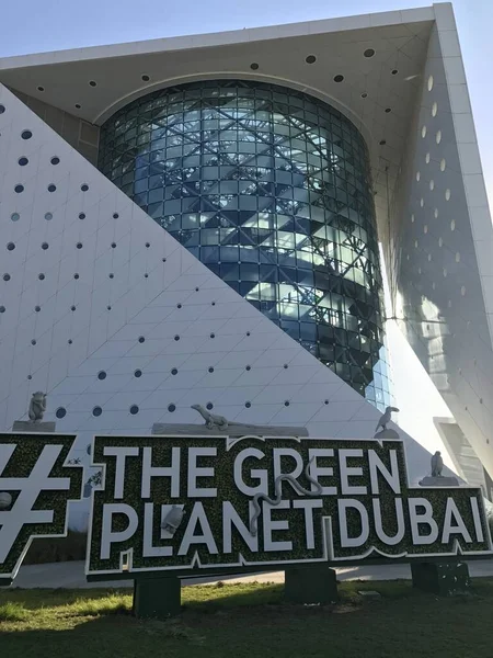 Dubai, BAE - 17 Aralık 2018: Yeşil Gezegen Botanik Bahçesi