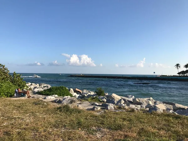 MIAMI Beach, FL - 22 de dezembro de 2017: Parque Haulover ao pôr-do-sol — Fotografia de Stock