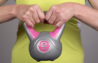 Kadın tutmak su ısıtıcısı çan ile uygun