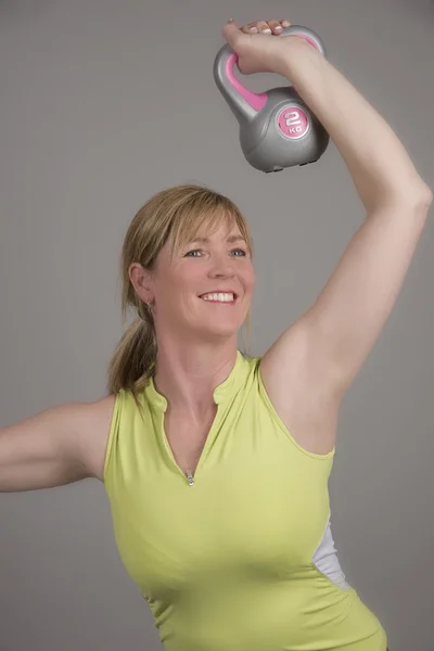 Woman keeping fit with kettle bell — Stock Photo, Image