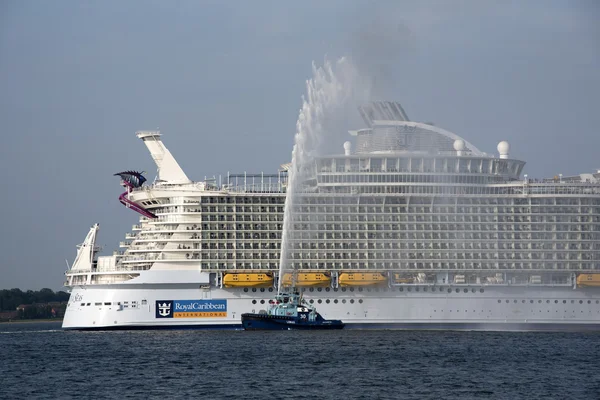 Harmony of the Seas World 's largest cruise liner leaving Southampton UK — стоковое фото