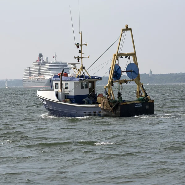 Buque pesquero en Southampton Water UK — Foto de Stock