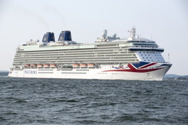 P ve O cruise gemi Britannia Southampton su İngiltere üzerinde çalışmalar devam etmektedir