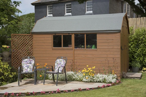 Garden shed and small patio with chairs — Stock Photo, Image