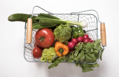 Salata üretmek tel sepet içinde