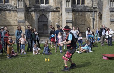 Şovmen Winchester İngiltere'de İngiltere'de yıllık şapka Fuarı'nda