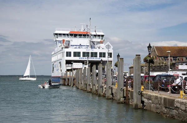 Ferry RORO en Yarmouth Harbour Isla de Wight Inglaterra Reino Unido — Foto de Stock