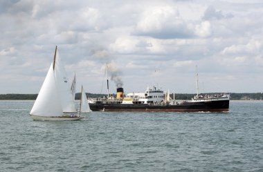 Vapur Shieldhall geri yüklenen bir çalışma gemi