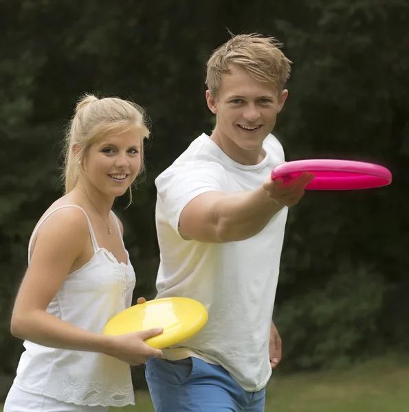 Teenagers playing a coloured disc game — Stock Photo, Image