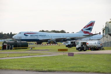 Kemble, Gloucestershire, İngiltere, İngiltere. 2020 yılı. British Airways 747 emekli yolcu uçağı bir Gloucestershire havaalanında sökülüp geri dönüştürülmeyi bekliyor..  