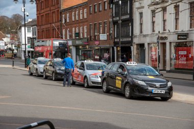 Salisbury, Wiltshire, İngiltere, İngiltere. 2021 yılı. Taki, salgın sırasında Wiltshire 'daki bu ünlü yerin şehir merkezinde..