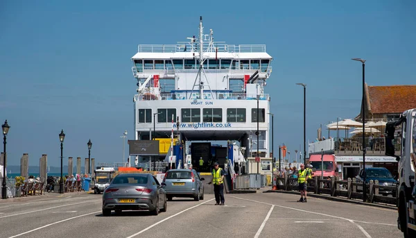 Yarmouth Isla Wight Inglaterra Reino Unido 2021 Vehículos Que Cargan — Foto de Stock
