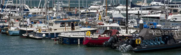 Yarmouth Isle Wight England 2021 Leisure Boats Packed Harbour Yarmouth — Stock Photo, Image