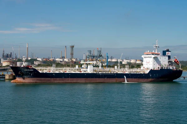 Fawley, Hampshire, İngiltere, İngiltere. 2021 yılı. Askholmen, Güney İngiltere 'de Fawley Rafinerisi ile birlikte bir kimyasal / / gaz tankeri.