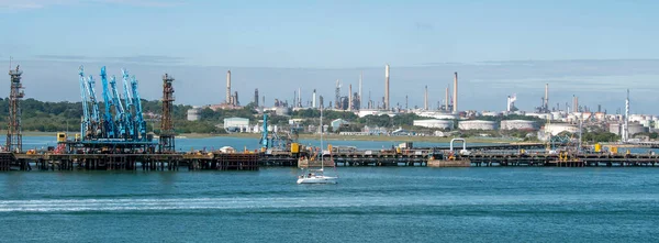 Англія Велика Британія 2021 Паливні Пристані Нафтопереробному Заводі Тлом Резервуарів — стокове фото