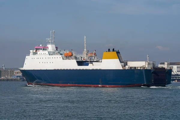 Portsmouth Inglaterra Reino Unido 2021 Ferry Roro Com Carga Caminhões — Fotografia de Stock