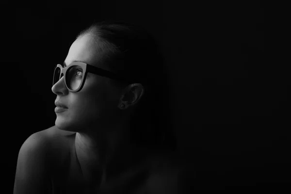 Monochrome portrait of a beautiful young woman — Stock Photo, Image