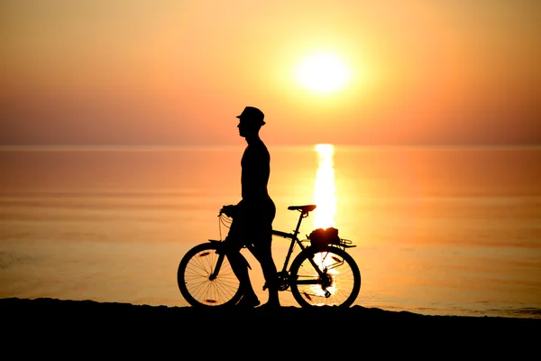 Cyclisme dans la soirée — Photo