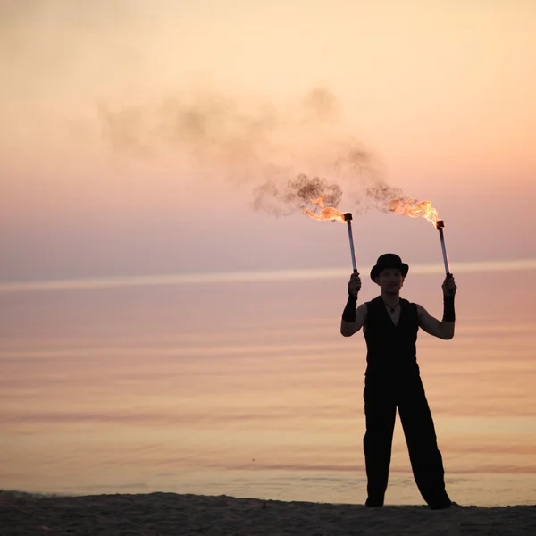 Show de fogo na praia — Fotografia de Stock