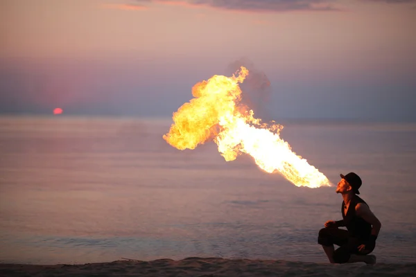 Show de fogo na praia — Fotografia de Stock