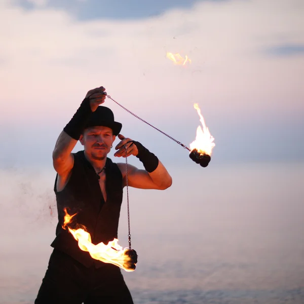 Show de fogo na praia — Fotografia de Stock