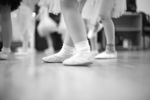 Уроки танцев для детей — стоковое фото