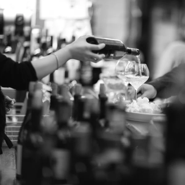 Beber vino — Foto de Stock