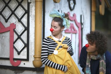 Casuslar oyun palyaçolar