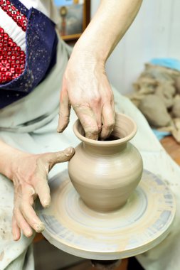 Modelleme kil. El yapımı pot Clay. Kil eller düdüğü
