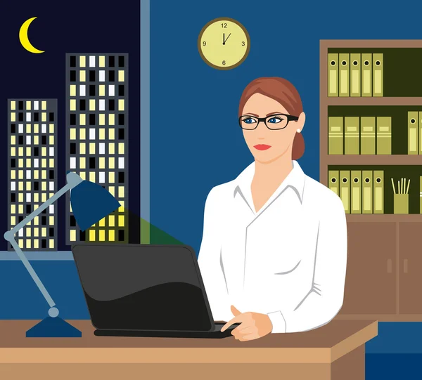 Chica trabajando hasta tarde en su portátil Mujer bonita navegando por Internet, o tal vez trabajando hasta tarde con. Escena de la ciudad iluminada por la luna se puede ver en el fondo a través de la ventana . — Vector de stock