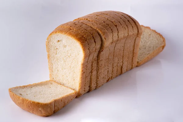 Pão Fatiado Fundo Branco Pão Comida Isolado Pão Branco Trigo — Fotografia de Stock