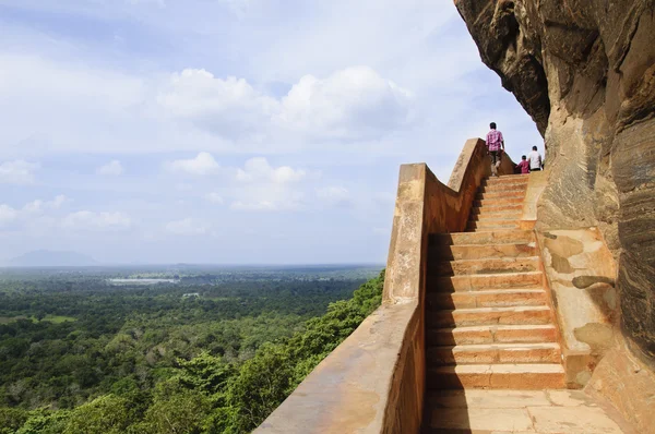 Oude voetstappen te burcht op Sigiriya rots — Stockfoto