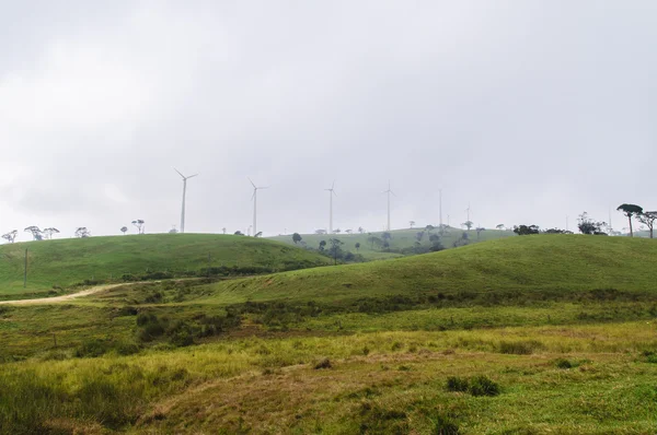 Windmolens op de heuvel — Stockfoto