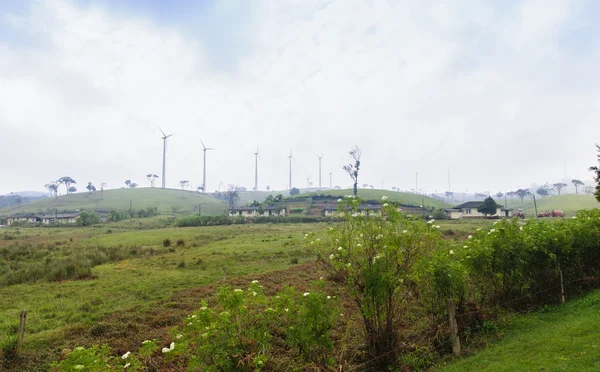 Windmolens op de heuvel — Stockfoto