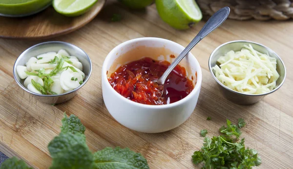 Kochen Mit Limette Und Knoblauch Rote Würzige Chili Salsa Hause — Stockfoto