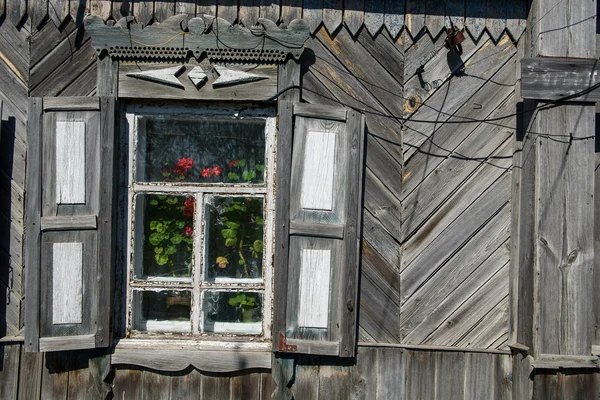 Vecchia casa di legno russa — Foto Stock