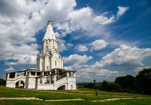 Церковь в Коломенском парке — стоковое фото