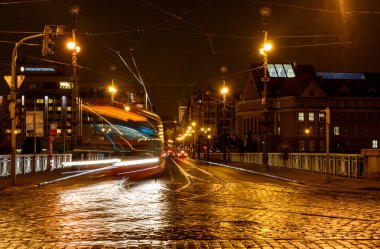 Sonraki gece street Tramvayda