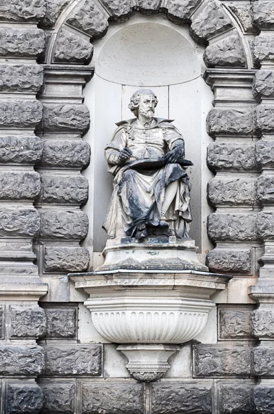 Taş bir duvara rakam