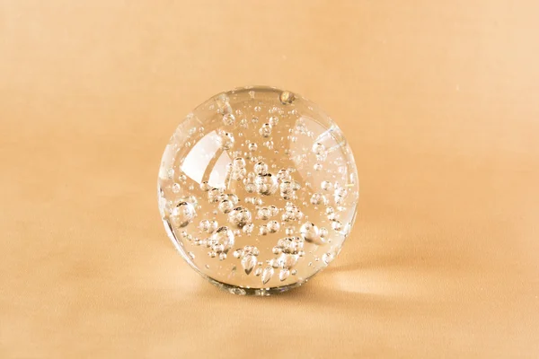 Une boule de verre avec bulles intérieures — Photo