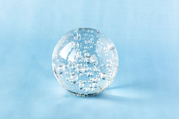 Uma bola de vidro com bolhas internas — Fotografia de Stock