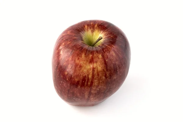흰 사과에 고립되어 있는 빨간 사과 — 스톡 사진