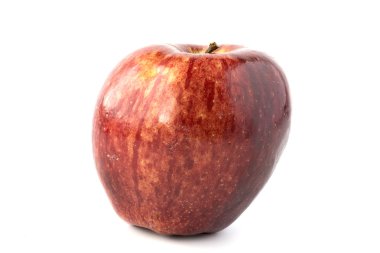 Kırmızı elma beyaz üzerine izole