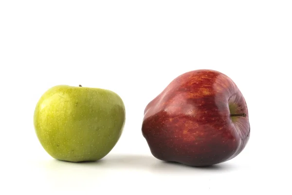 yeşil ve kırmızı elmalar