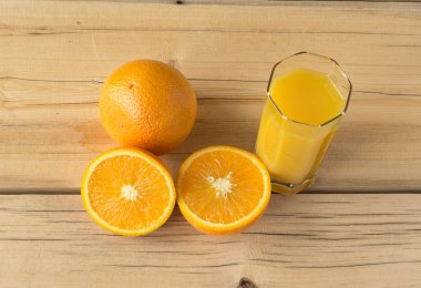 portakal suyu ve taze portakal