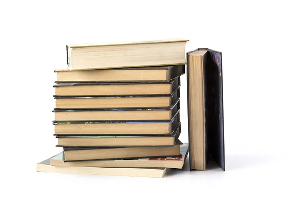 Uma pilha de livros antigos isolados em branco — Fotografia de Stock