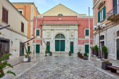 Bisceglie Apulia İtalya 'daki Garibaldi Tiyatrosu' nun ön cephesi